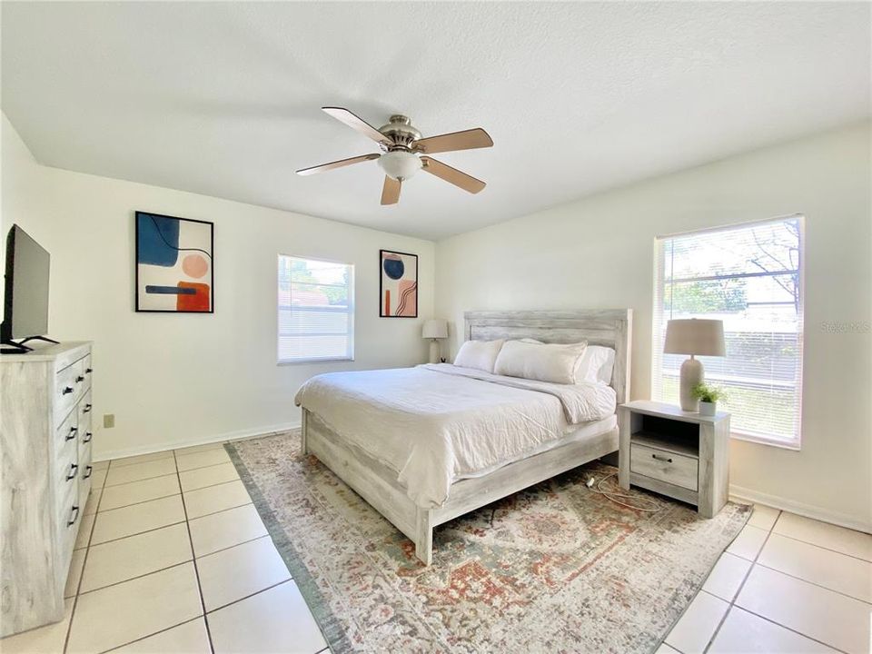 Activo con contrato: $2,200 (3 camas, 2 baños, 1491 Pies cuadrados)