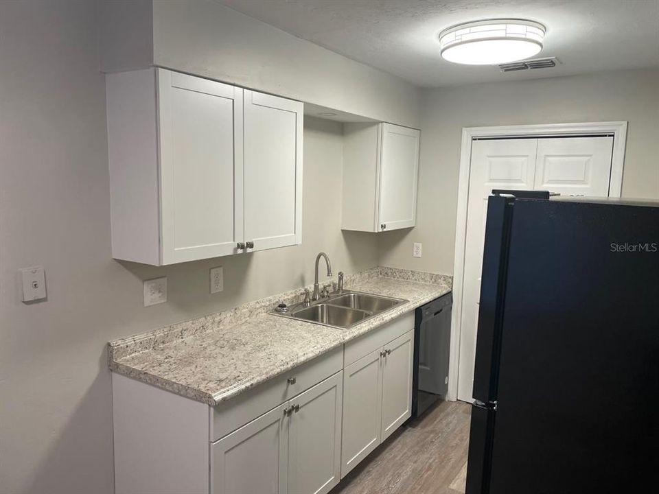 Под контрактом: $1,050 (2 спален, 1 ванн, 793 Квадратных фут)