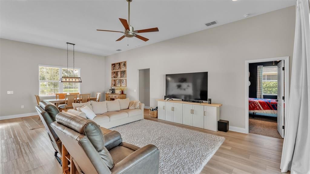 待售: $549,000 (4 贝兹, 3 浴室, 2580 平方英尺)