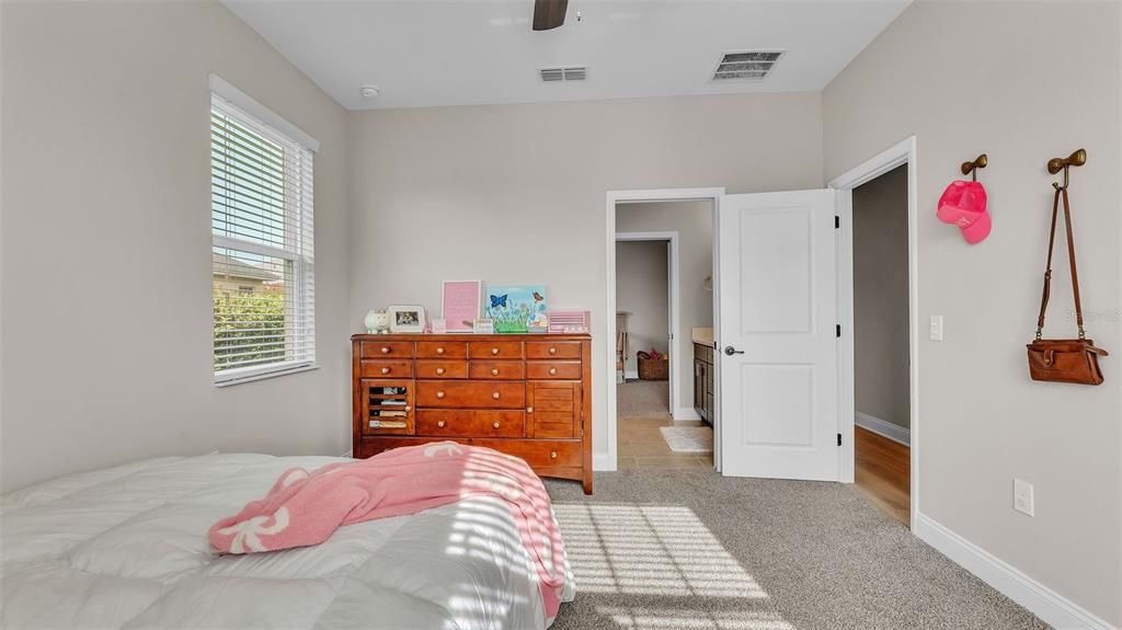 待售: $549,000 (4 贝兹, 3 浴室, 2580 平方英尺)