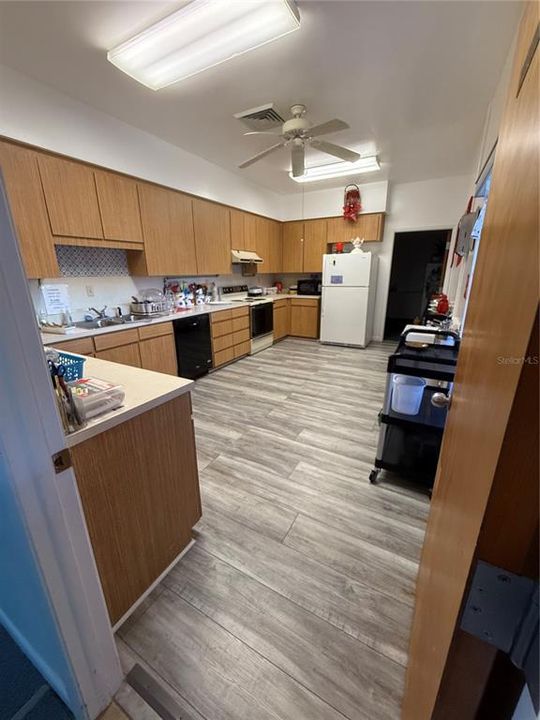 待售: $142,500 (2 贝兹, 2 浴室, 1056 平方英尺)