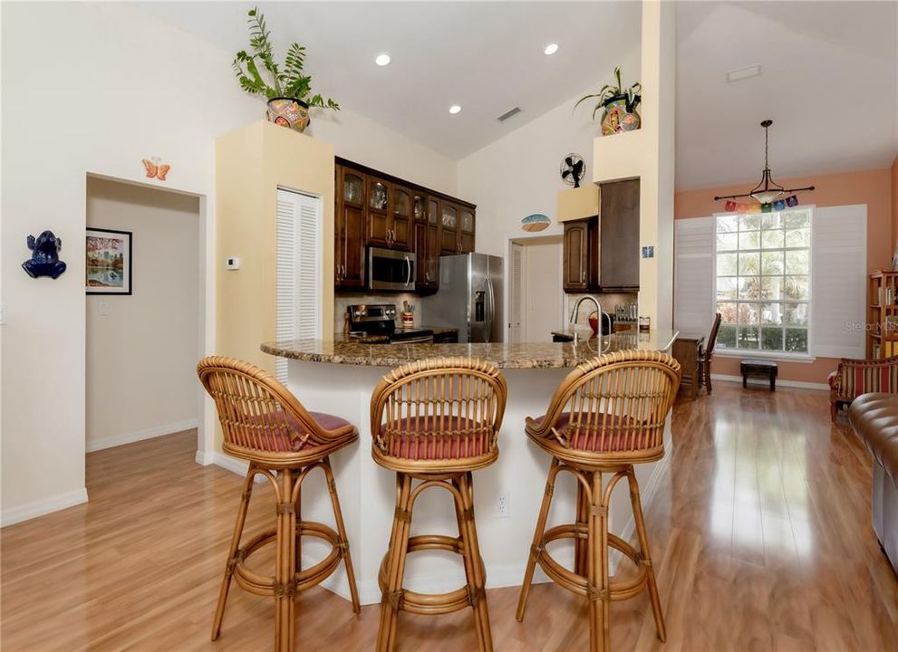 合同活跃: $519,900 (3 贝兹, 2 浴室, 1702 平方英尺)