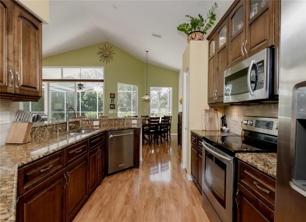 合同活跃: $519,900 (3 贝兹, 2 浴室, 1702 平方英尺)