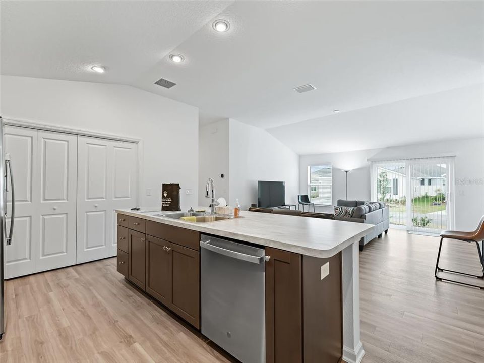 В аренду: $2,100 (2 спален, 2 ванн, 1198 Квадратных фут)