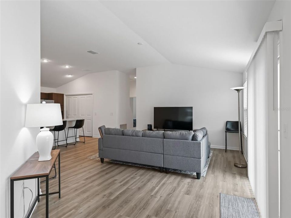 В аренду: $2,100 (2 спален, 2 ванн, 1198 Квадратных фут)