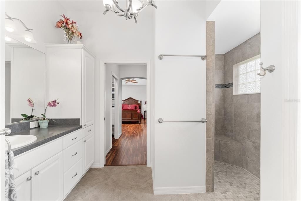 En Venta: $685,000 (3 camas, 2 baños, 1914 Pies cuadrados)