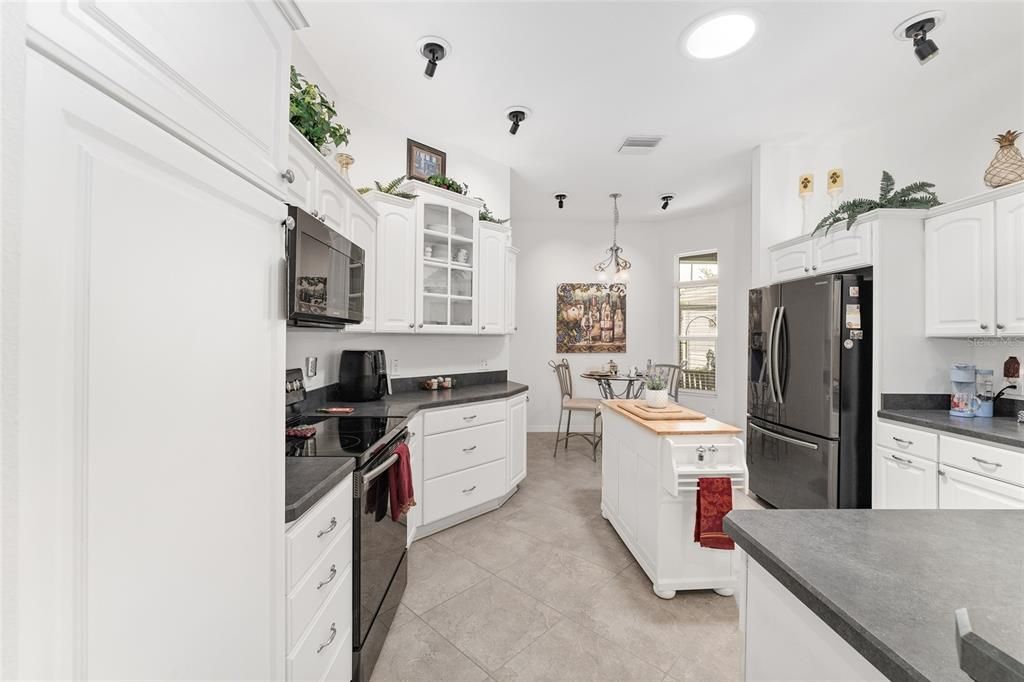 En Venta: $685,000 (3 camas, 2 baños, 1914 Pies cuadrados)