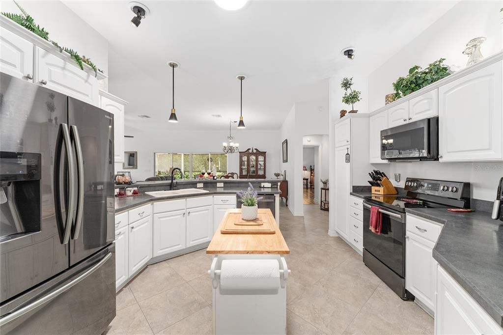 En Venta: $685,000 (3 camas, 2 baños, 1914 Pies cuadrados)