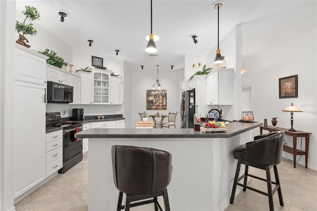 En Venta: $685,000 (3 camas, 2 baños, 1914 Pies cuadrados)