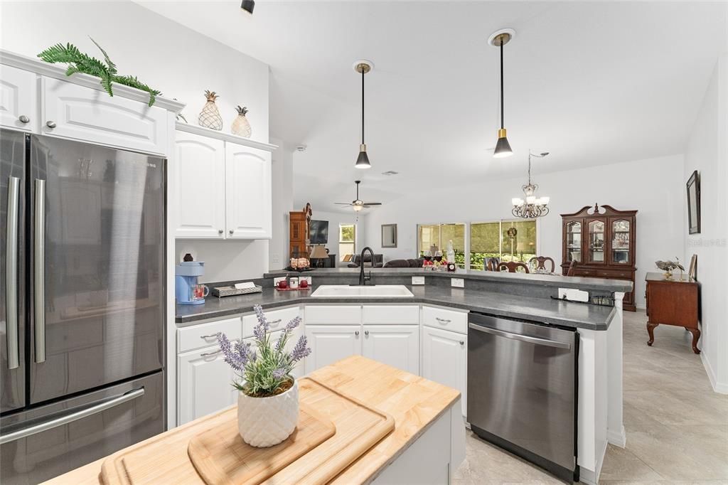 En Venta: $685,000 (3 camas, 2 baños, 1914 Pies cuadrados)