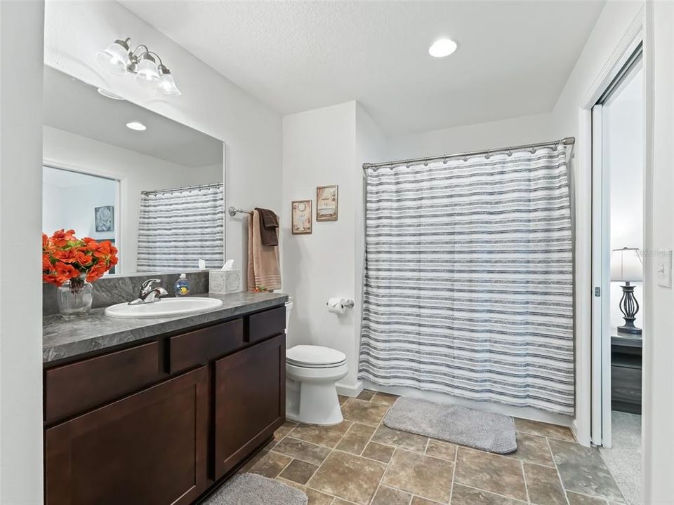 For Rent: $2,100 (2 beds, 1 baths, 1073 Square Feet)