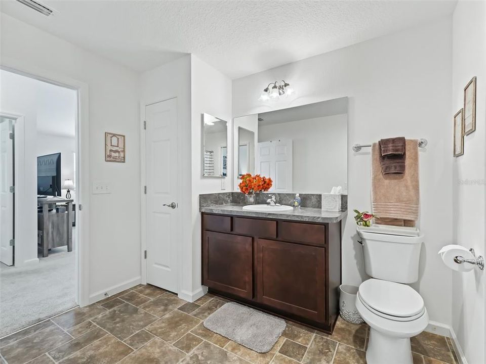 For Rent: $2,100 (2 beds, 1 baths, 1073 Square Feet)