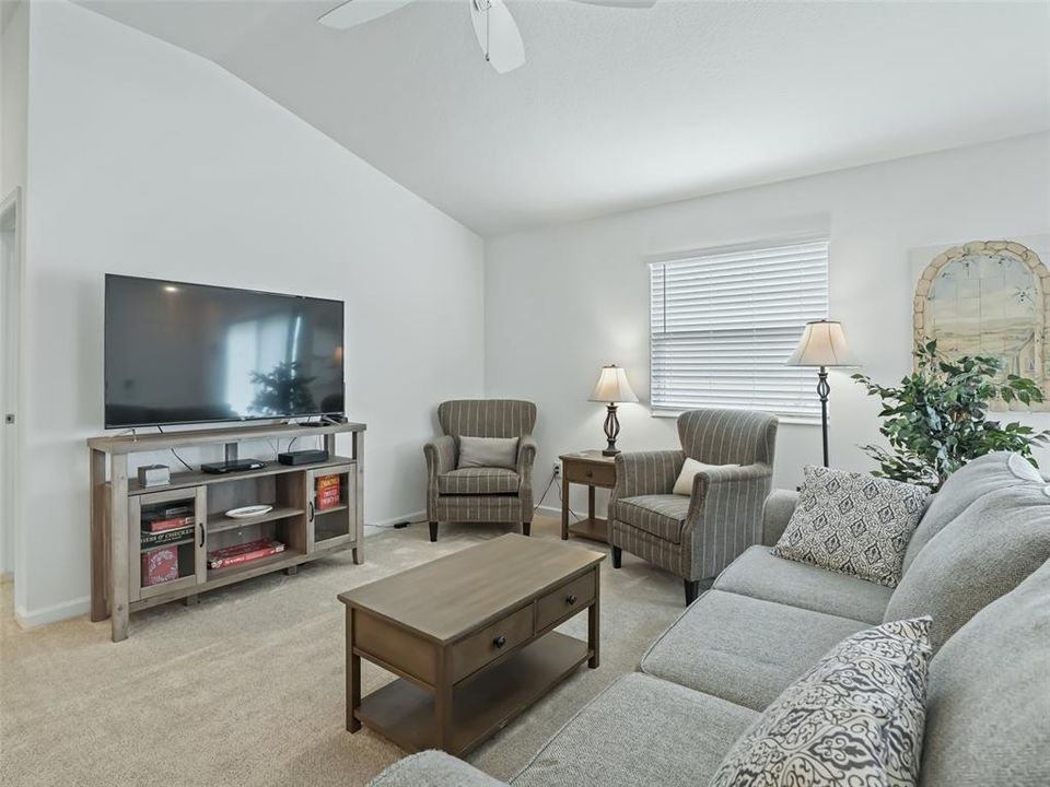 For Rent: $2,100 (2 beds, 1 baths, 1073 Square Feet)