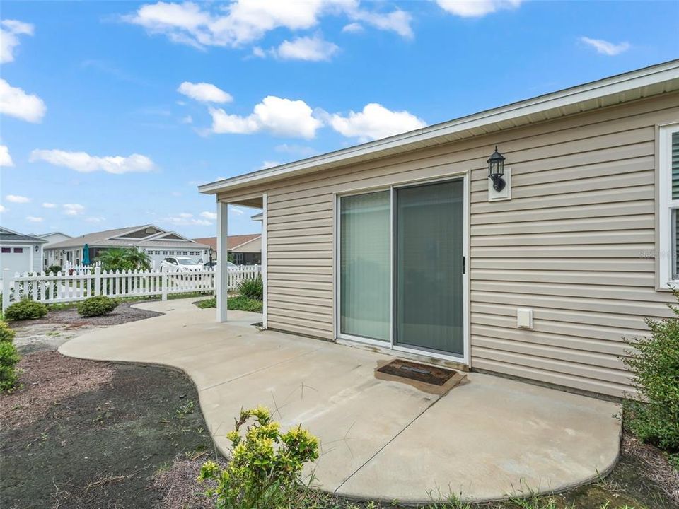 For Rent: $2,100 (2 beds, 1 baths, 1073 Square Feet)