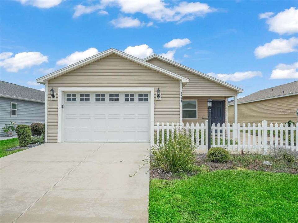 For Rent: $2,100 (2 beds, 1 baths, 1073 Square Feet)