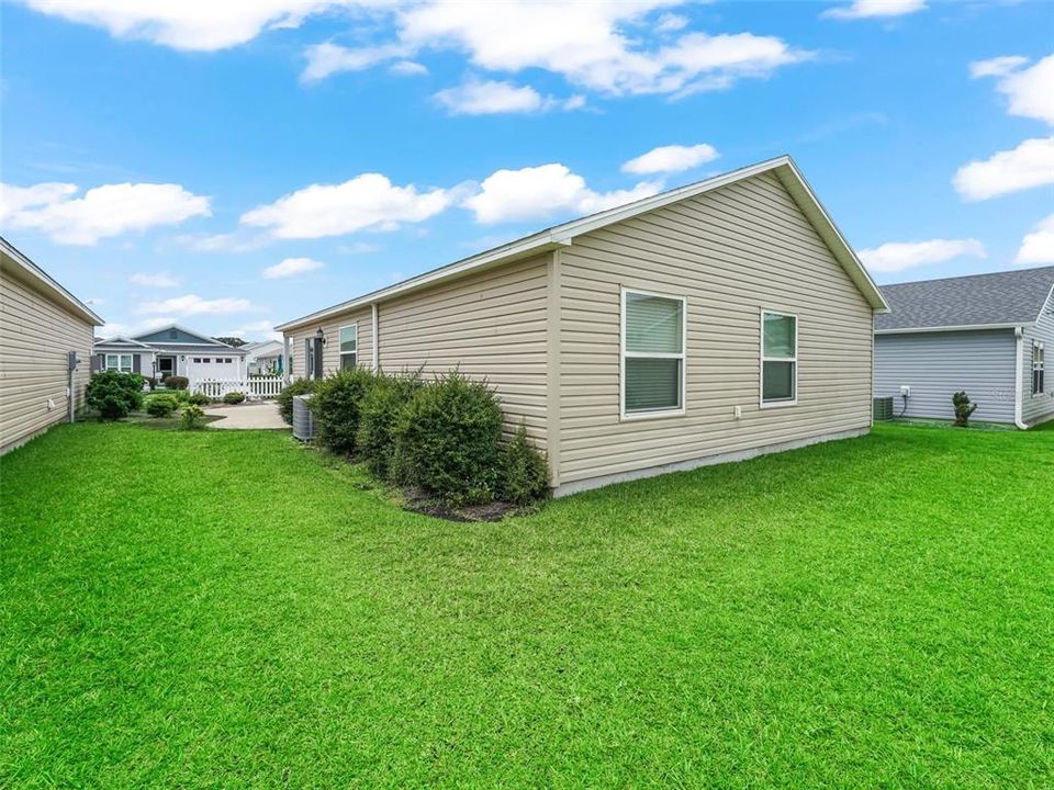 For Rent: $2,100 (2 beds, 1 baths, 1073 Square Feet)