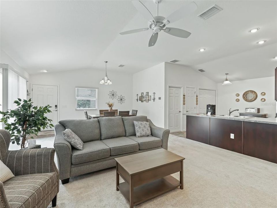 For Rent: $2,100 (2 beds, 1 baths, 1073 Square Feet)