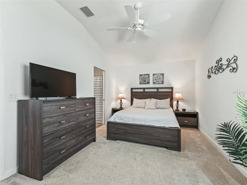 For Rent: $2,100 (2 beds, 1 baths, 1073 Square Feet)