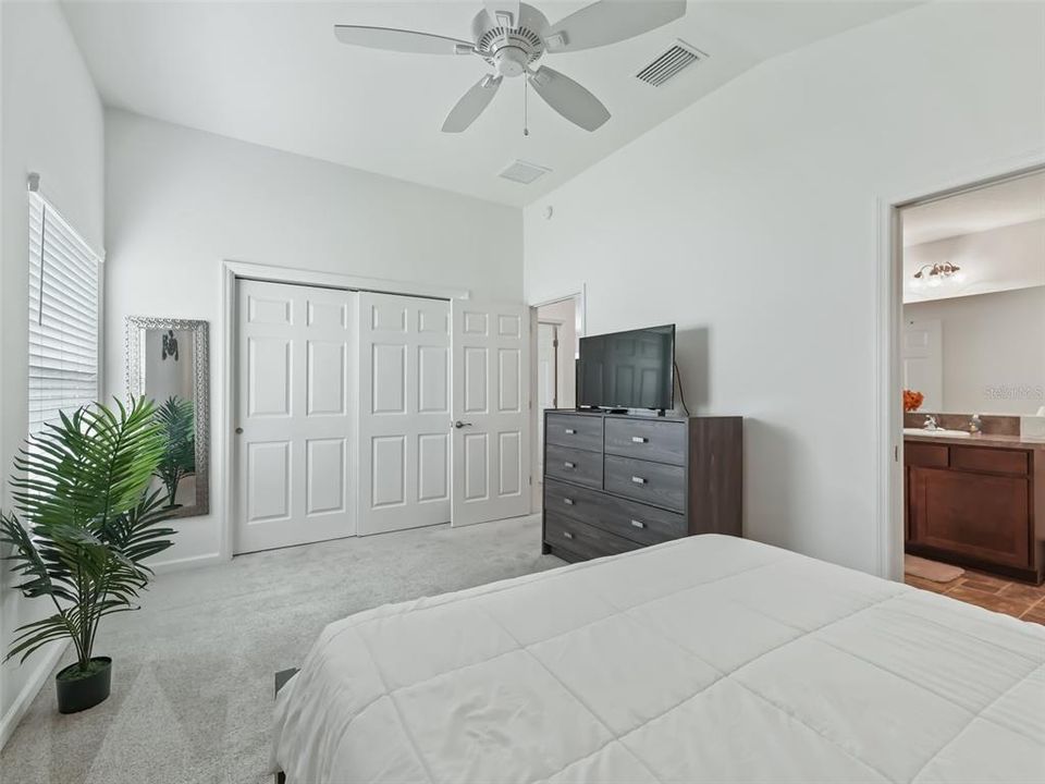 For Rent: $2,100 (2 beds, 1 baths, 1073 Square Feet)