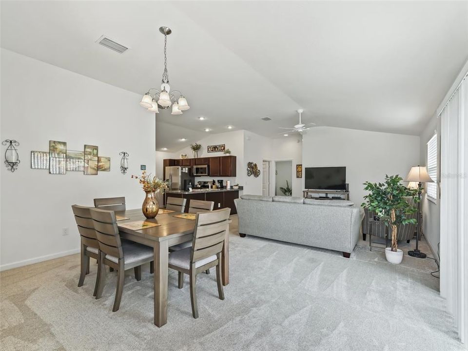 For Rent: $2,100 (2 beds, 1 baths, 1073 Square Feet)