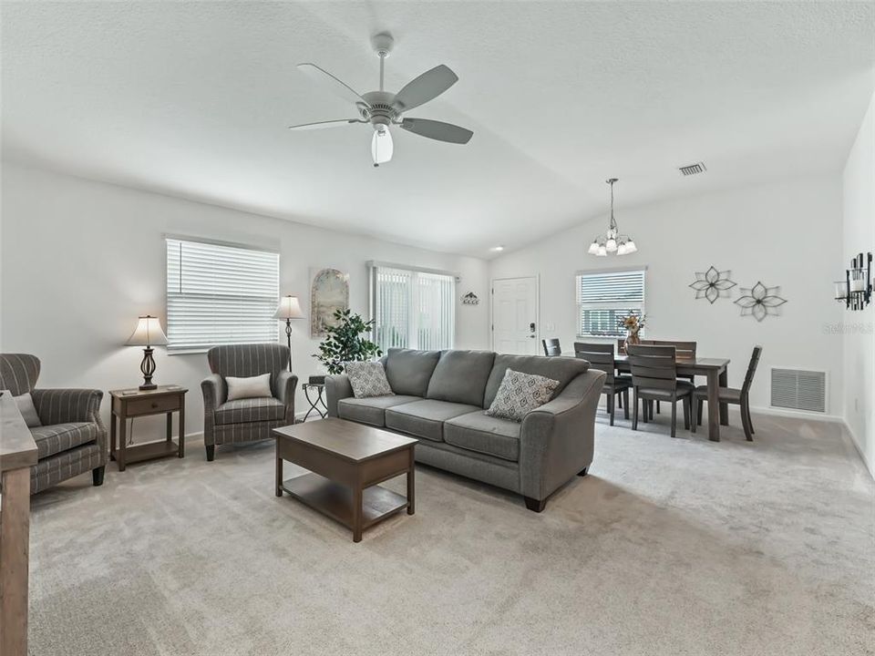 For Rent: $2,100 (2 beds, 1 baths, 1073 Square Feet)