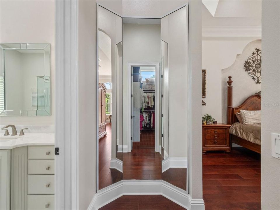 For Sale: $2,000,000 (5 beds, 6 baths, 4898 Square Feet)