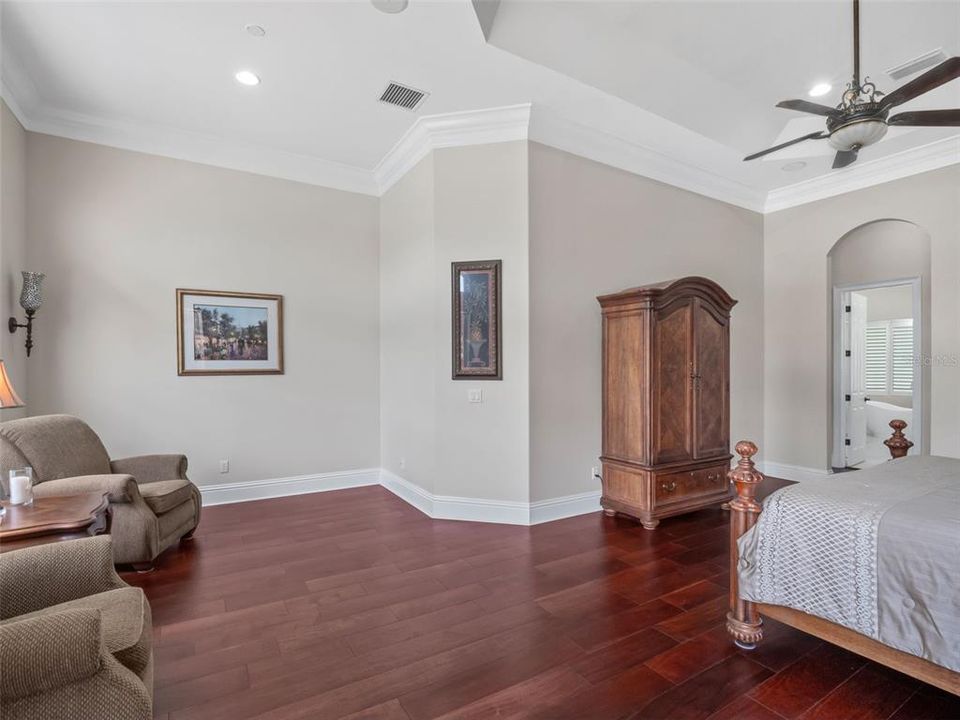 For Sale: $2,000,000 (5 beds, 6 baths, 4898 Square Feet)