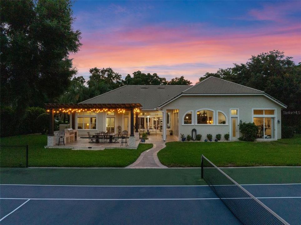 For Sale: $2,000,000 (5 beds, 6 baths, 4898 Square Feet)