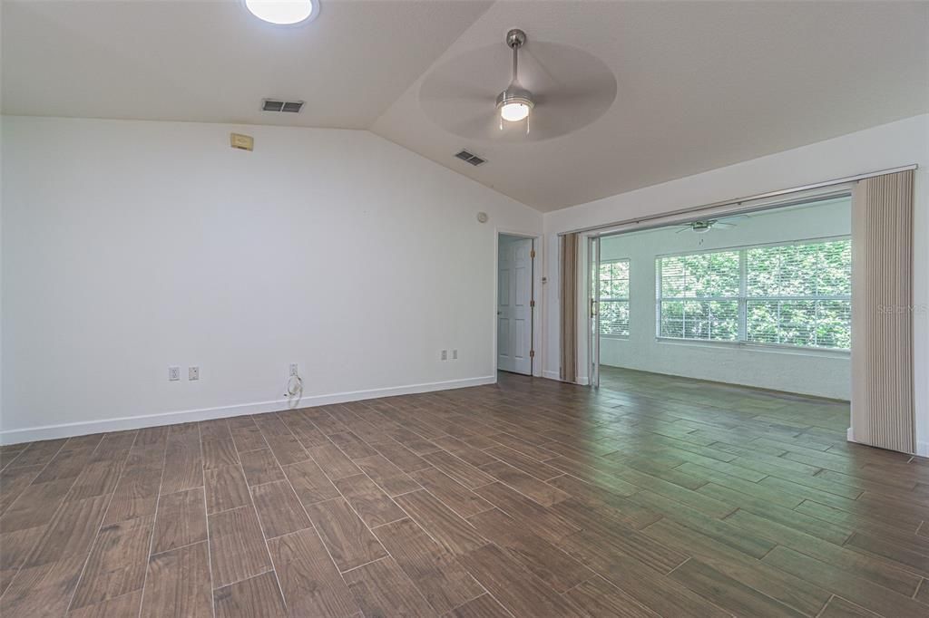 For Sale: $297,000 (2 beds, 2 baths, 1700 Square Feet)
