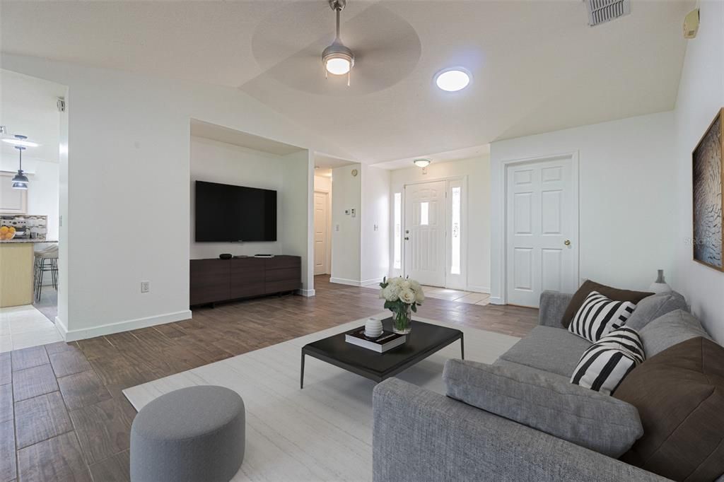 For Sale: $297,000 (2 beds, 2 baths, 1700 Square Feet)