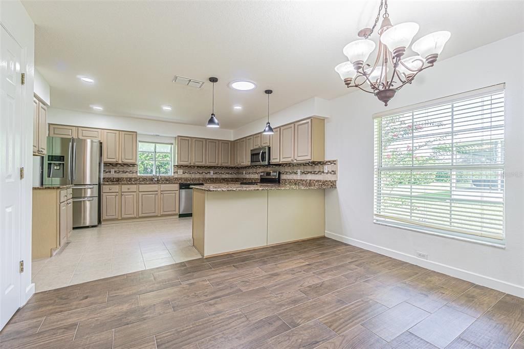 For Sale: $297,000 (2 beds, 2 baths, 1700 Square Feet)