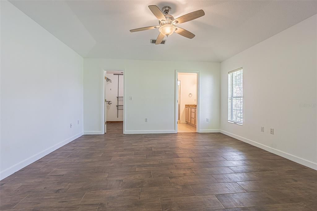 For Sale: $297,000 (2 beds, 2 baths, 1700 Square Feet)
