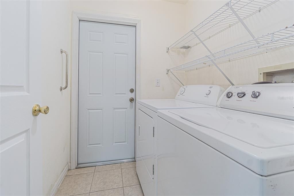 For Sale: $297,000 (2 beds, 2 baths, 1700 Square Feet)
