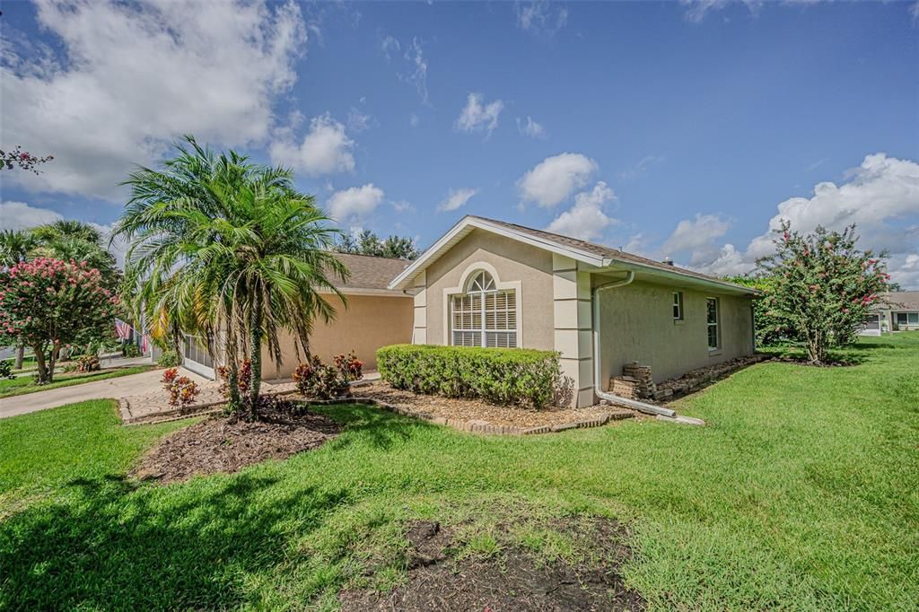 For Sale: $297,000 (2 beds, 2 baths, 1700 Square Feet)