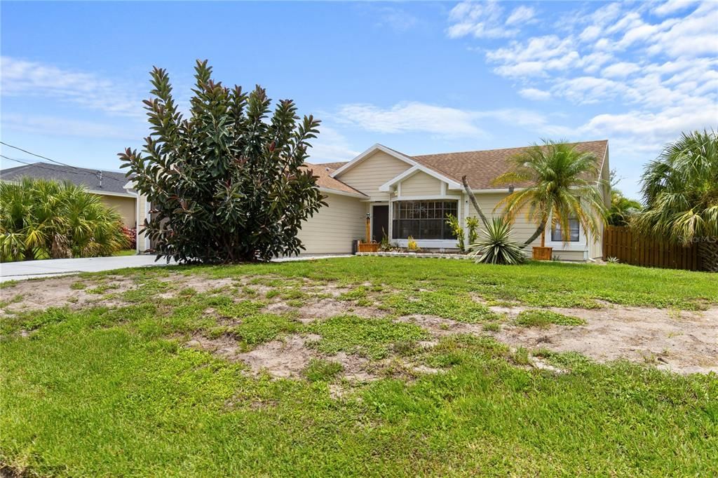 Activo con contrato: $280,000 (3 camas, 2 baños, 1402 Pies cuadrados)