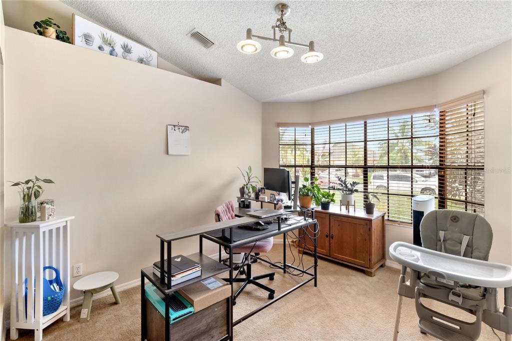 Activo con contrato: $280,000 (3 camas, 2 baños, 1402 Pies cuadrados)
