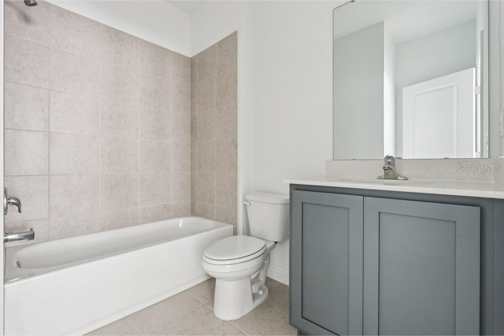 Activo con contrato: $599,990 (4 camas, 3 baños, 3074 Pies cuadrados)