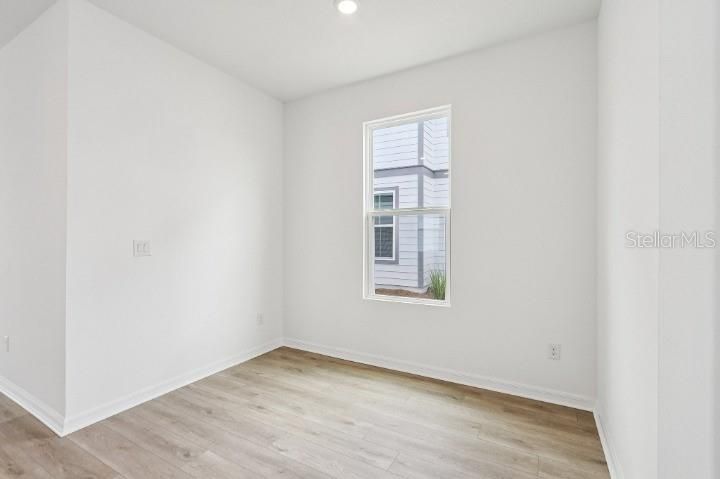 Activo con contrato: $599,990 (4 camas, 3 baños, 3074 Pies cuadrados)