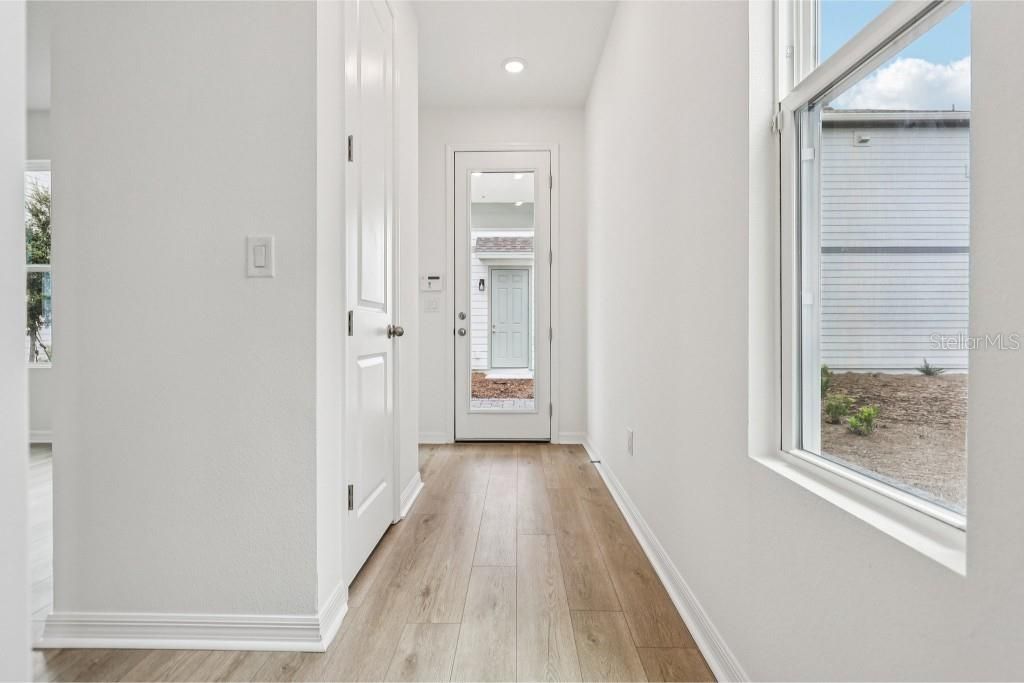 Activo con contrato: $599,990 (4 camas, 3 baños, 3074 Pies cuadrados)