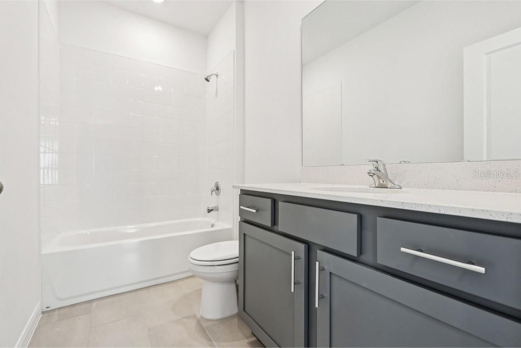 Activo con contrato: $599,990 (4 camas, 3 baños, 3074 Pies cuadrados)