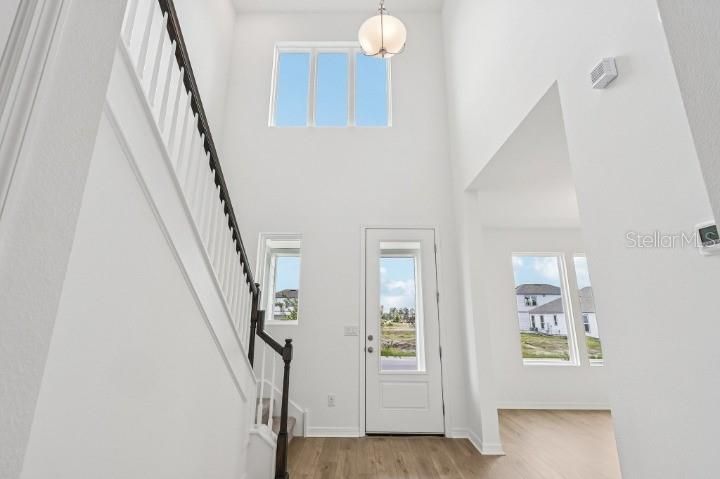 Activo con contrato: $599,990 (4 camas, 3 baños, 3074 Pies cuadrados)