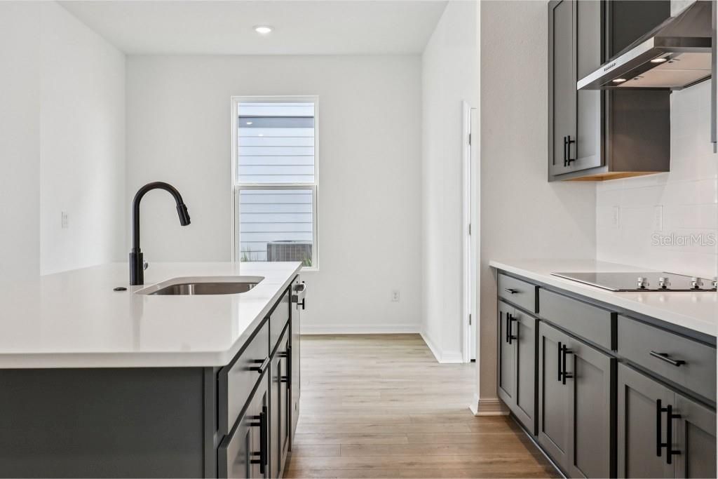 Activo con contrato: $599,990 (4 camas, 3 baños, 3074 Pies cuadrados)