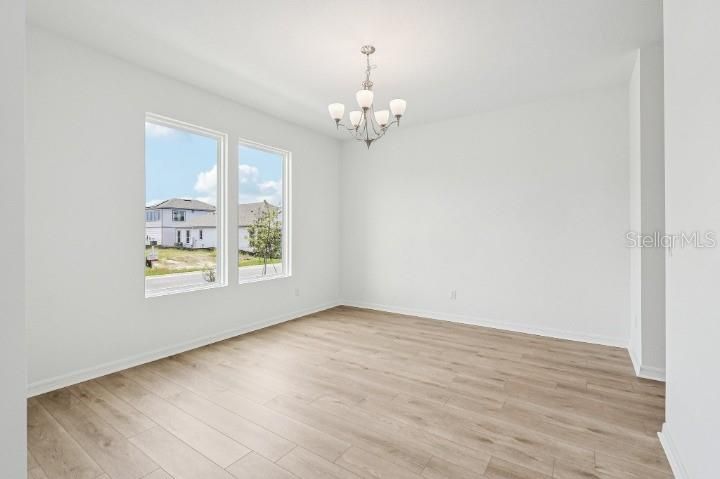 Activo con contrato: $599,990 (4 camas, 3 baños, 3074 Pies cuadrados)