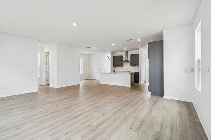 Activo con contrato: $599,990 (4 camas, 3 baños, 3074 Pies cuadrados)