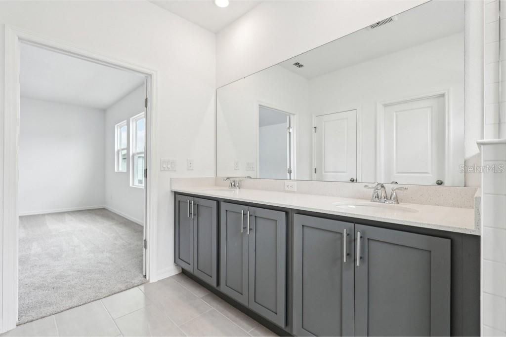 Activo con contrato: $599,990 (4 camas, 3 baños, 3074 Pies cuadrados)