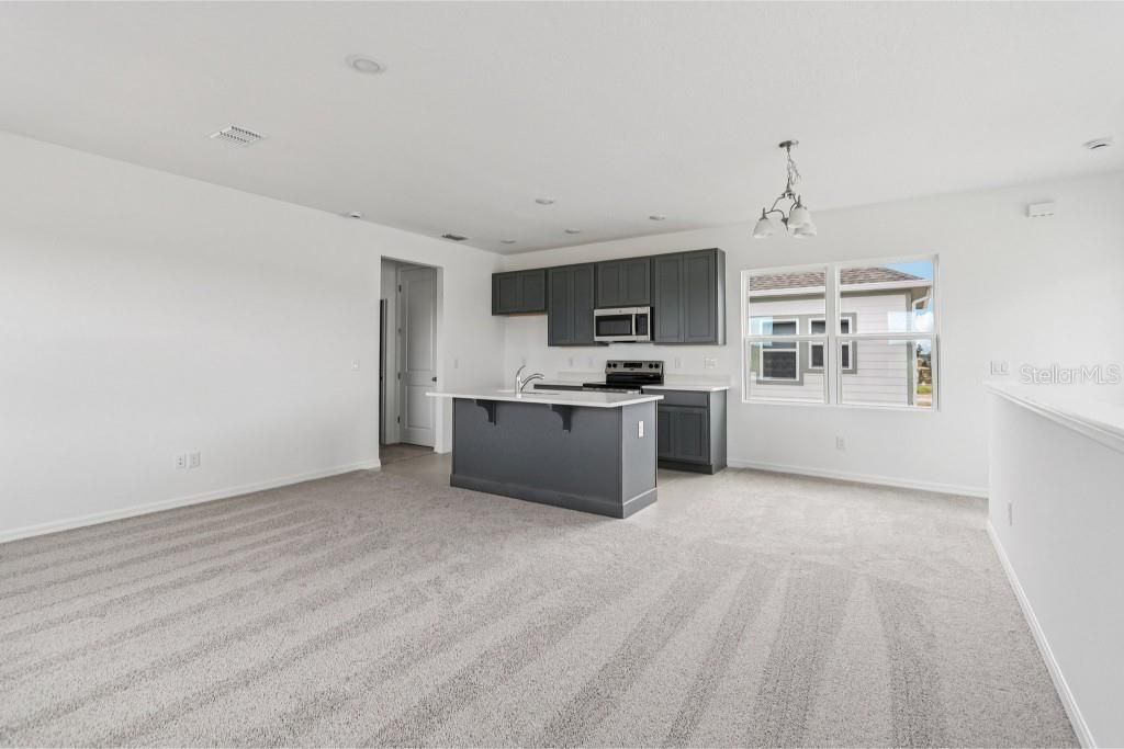 Activo con contrato: $599,990 (4 camas, 3 baños, 3074 Pies cuadrados)