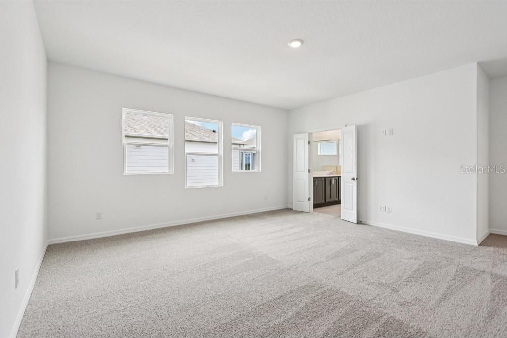 Activo con contrato: $599,990 (4 camas, 3 baños, 3074 Pies cuadrados)