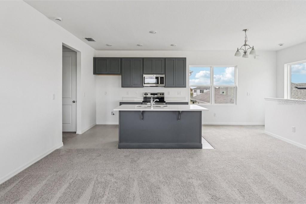 Activo con contrato: $599,990 (4 camas, 3 baños, 3074 Pies cuadrados)