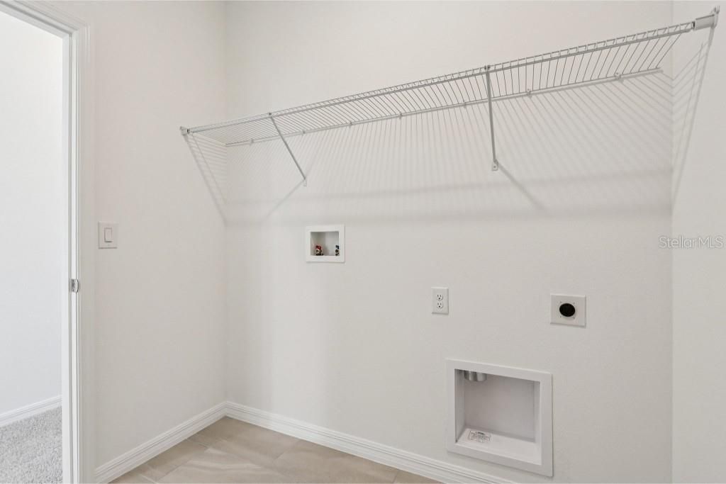 Activo con contrato: $599,990 (4 camas, 3 baños, 3074 Pies cuadrados)