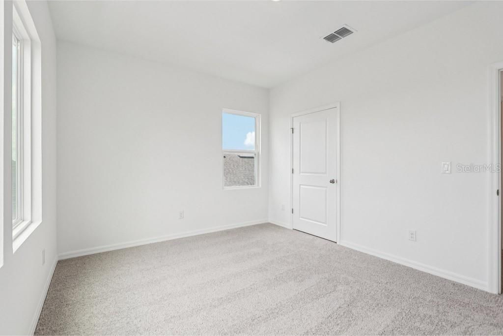 Activo con contrato: $599,990 (4 camas, 3 baños, 3074 Pies cuadrados)